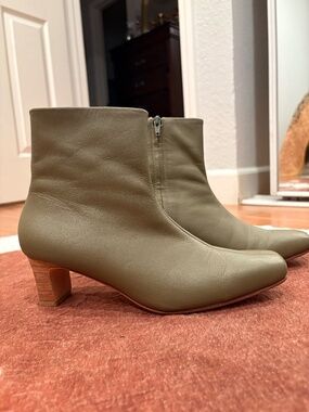 Huma Blanco Modern Scandi Green Leather Kitten Heel Boots